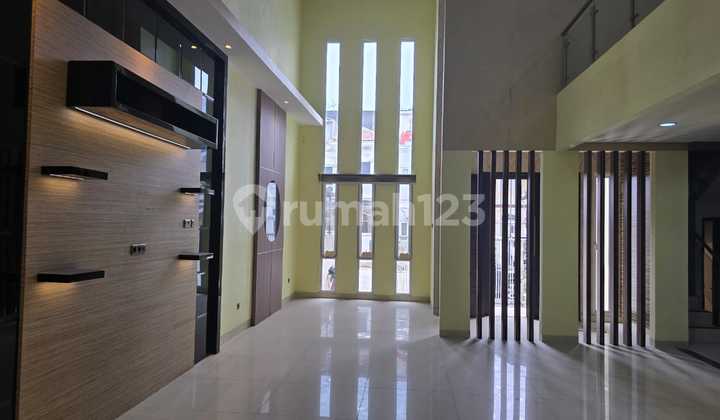 Dijual Rumah Baru Semi Furnished @Jakarta Barat