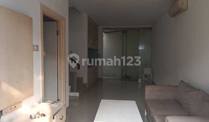 Dijual Rumah Semi Furnished @Golf Lake Residence, Jakarta Barat