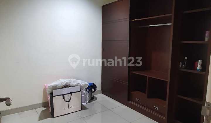 For Rent House with Rooftop and Kitchen Set @Golf Lake, Cengkareng