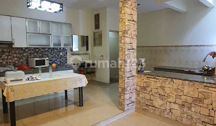 For Rent House with Rooftop and Kitchen Set @Golf Lake, Cengkareng