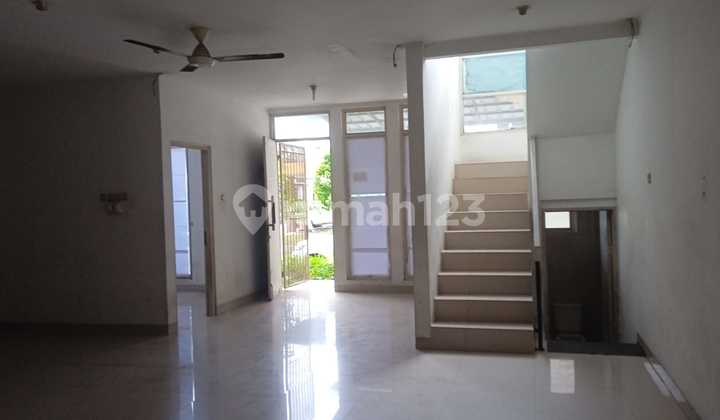 For Rent Ready-to-Occupy House Royal Palem Cengkareng West Jakarta For Rent Ready-to-Occupy House Royal Palem Cengkareng West Jakarta