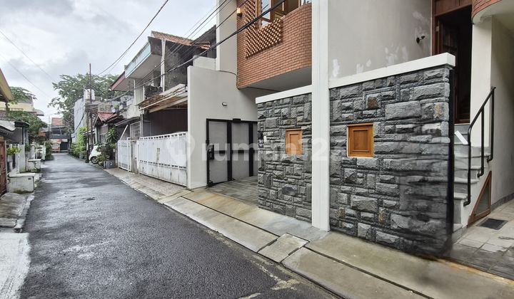 New Modern Tropical Design House in Cipinang 2