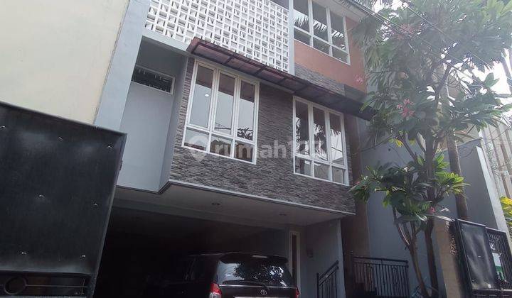 Rumah Bagus 3 Lantai di Rawamangun Jakarta Timur  1