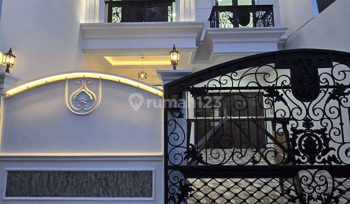 Rumah Baru Akses Jalan Lebar di Pondok bambu Jakarta Timur  2