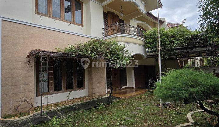 Rumah Secondary di Komplek Billymoon Jakarta Timur  1