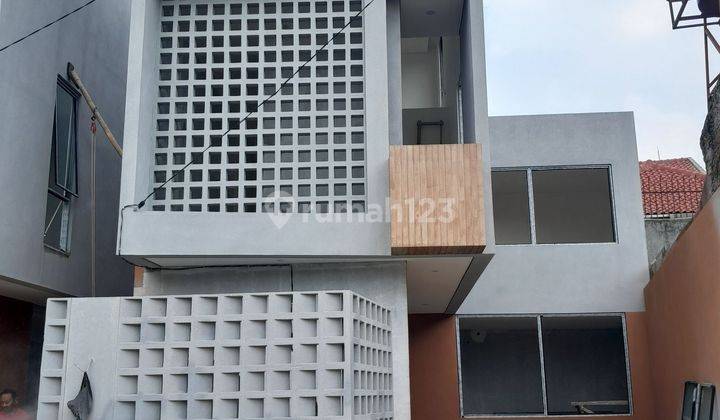 Rumah Baru 2 Lantai Di Komplek Billymoon Jakarta Selatan  1