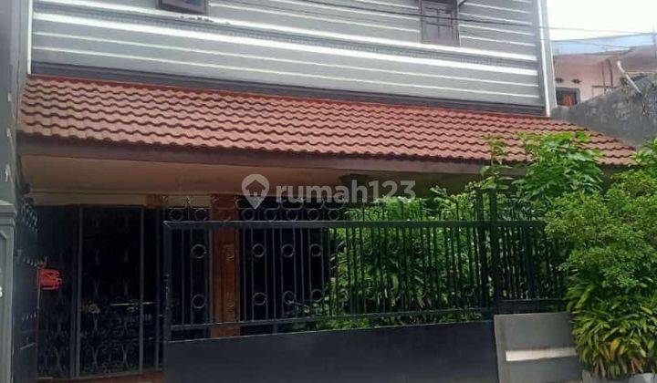 Rumah Lama 2 Lantai di Utan kayu selatan Jakarta timur  1