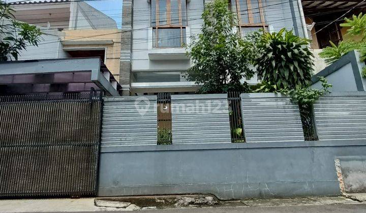 Rumah Bagus 2 Lantai di Tebet Jakarta Selatan  1