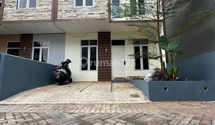 Rumah Baru 2 Lantai di Cibubur Jakarta Timur  1