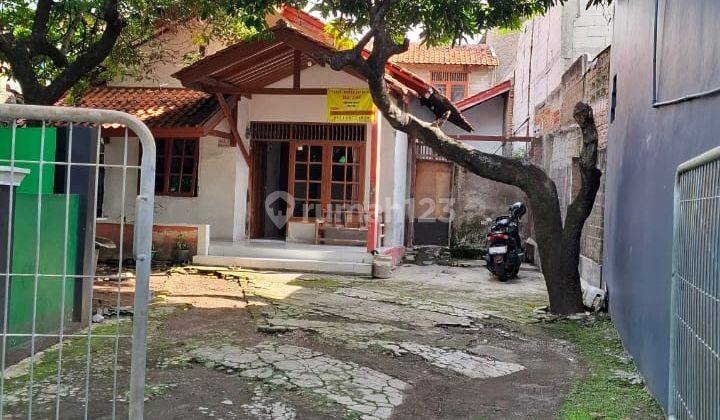 Rumah Tua Butuh Renovasi di jalan raya tengah, Kramat Jati 1