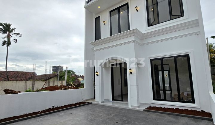 Indent House Classic Design in Jatibening 2