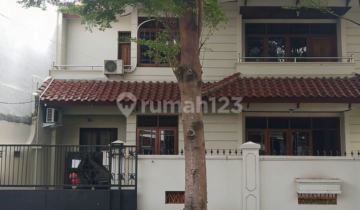 Rumah Lama Lokasi Strategis di Cempaka Putih