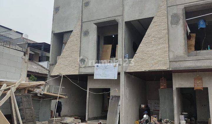 Rumah Baru 3 Lantai Dalam Cluster Di Jatinegara Kaum Jakarta Timur  1