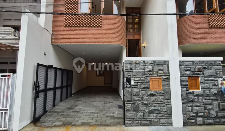 Rumah Baru Design Modern Tropis di Cipinang