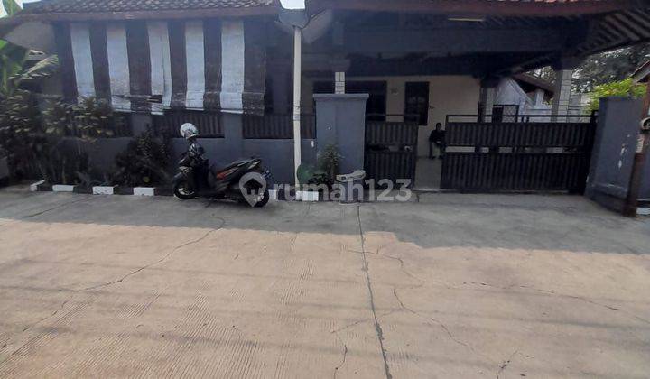 Rumah Lama Dalam Komplek Di Jalan Kodau Bekasi 1