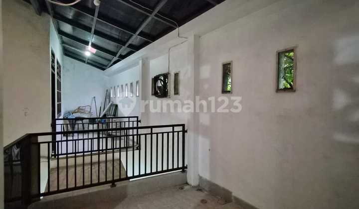 Rumah Secondary Dalam Komplek di Jatiwaringin 2