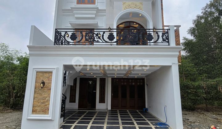 Rumah Baru Design Classic Mewah di Jagakarsa Rumah Baru Design Classic Mewah di Jagakarsa