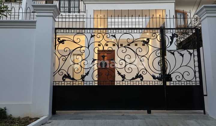 Rumah Baru Design Classic Modern di Duren Sawit