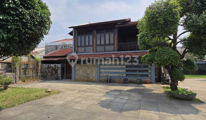 Rumah Lama Bangunan Kokoh di Duren Sawit
