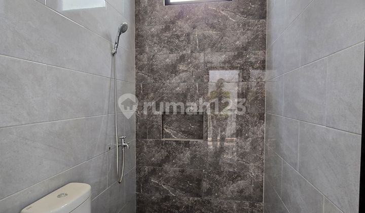 Rumah Baru Mewah Dalam Komplek di Rawamangun 2