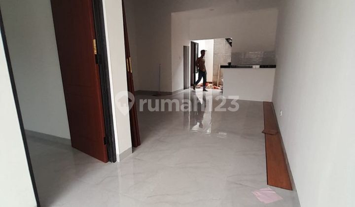 Rumah Baru Siap Huni Dalam Komplek di Jatiwaringin 2