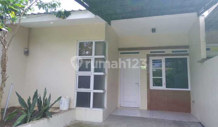 Rumah Secondary Dalam Perumahan di Cimanggis