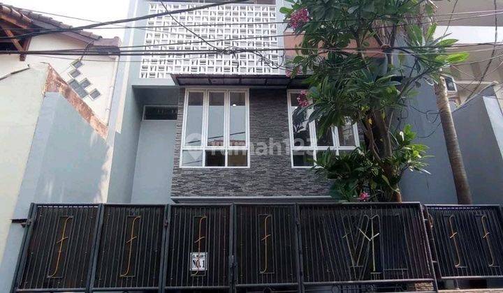 Rumah Bagus 3 Lantai di Rawamangun Jakarta Timur  1