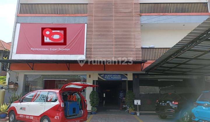 Tempat usaha atau kantor di area panjer  1