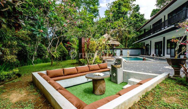 Villa besar dan tanah luas  dekat sungai harga bersaing 1