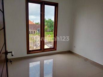 Rumah Townhouse minimalis modern 2 lantai di area pemogannya bypass w 2