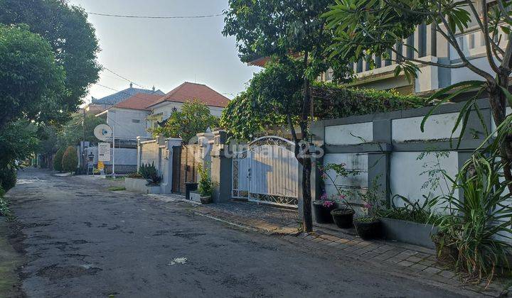 Rumah mewah besar strategis dekat Renon garasi 4 mobil  2