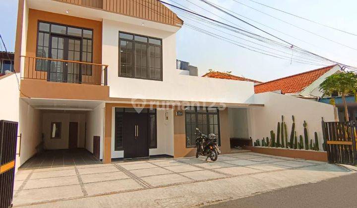 Rumah Siap Huni Full Renovasi Area Kebayoran Baru Lt 198 M² 1