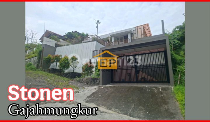 Rumah Bagus dengan Kolam Tenang di Gajah Mungkur 1