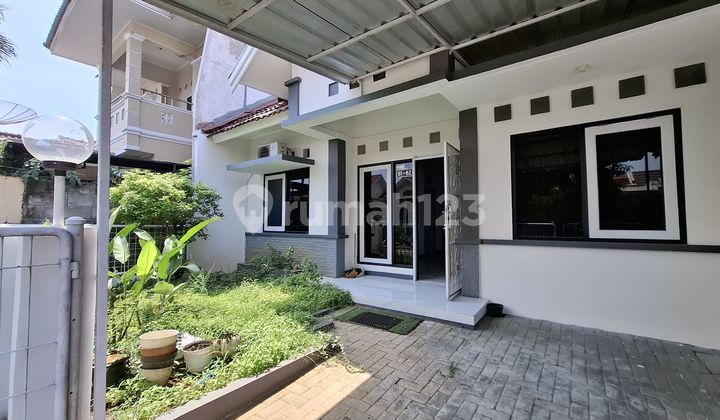 Beautiful House in Graha Padma Near Karangturi 2