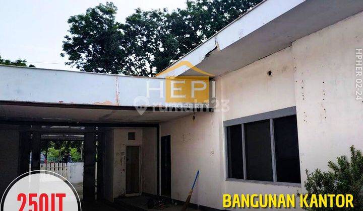 Bangunan Kantor di Pamularsih Raya, akses truk, halaman luas