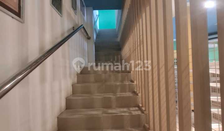 Beautiful 3-Story Connected Shophouse on Sambiroto Raya Ready for Occupancy 2