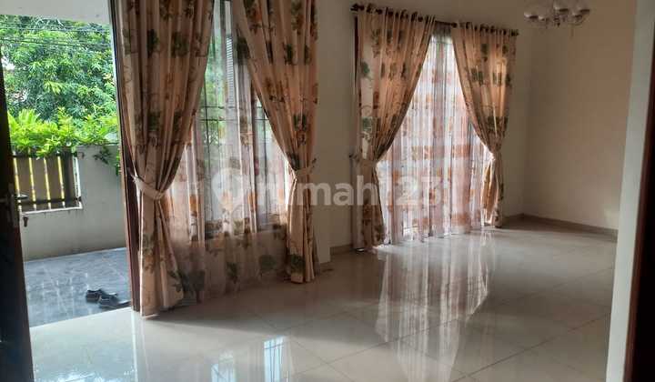 Rumah 2Lt Bagus di Gajah Mungkur Dekat Akpol 2