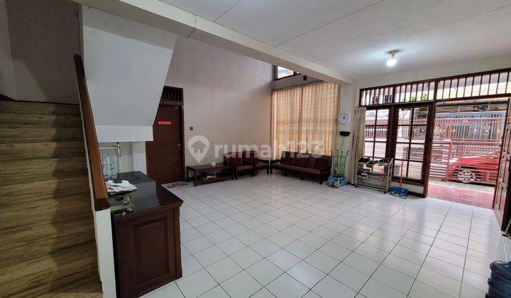 Rumah 2 Lt Tengah Kota Di Jalan Anggrek 2