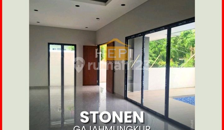 Rumah dengan Kolam Renang di Gajah Mungkur Dekat Akpol 1