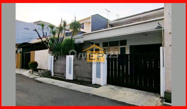 Rumah Tengah Kota Di Seteran Jalan Lebar 1