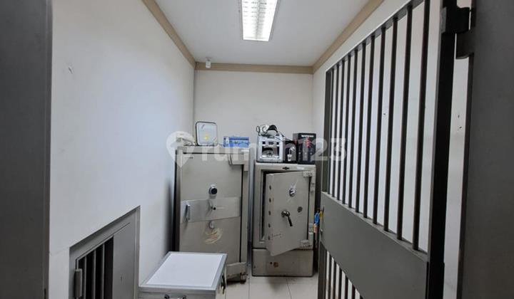 Disewakan Semi Furnish Ex Bank di A.yani, Tengah Kota 2