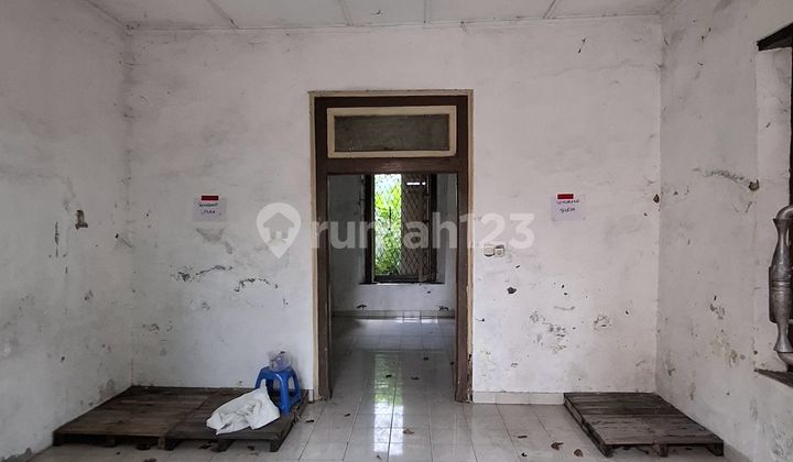 Rumah Di Jalan.utama Dr.cipto Space Parkir Luas 2