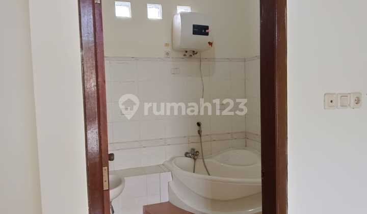 Rumah Cantik 2 Lt Dekat Rs Kariadi Bebas Banjir 2