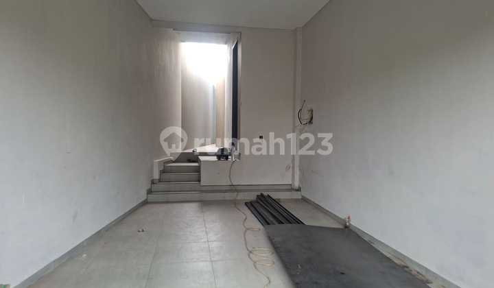 Rumah 2Lt Bagus di Gajah Mungkur Dekat Akpol 2