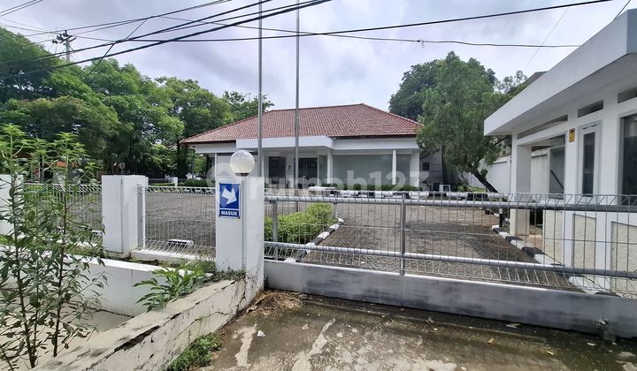 For Rent Semi-Furnished Ex-Bank on A.yani, City Center 2