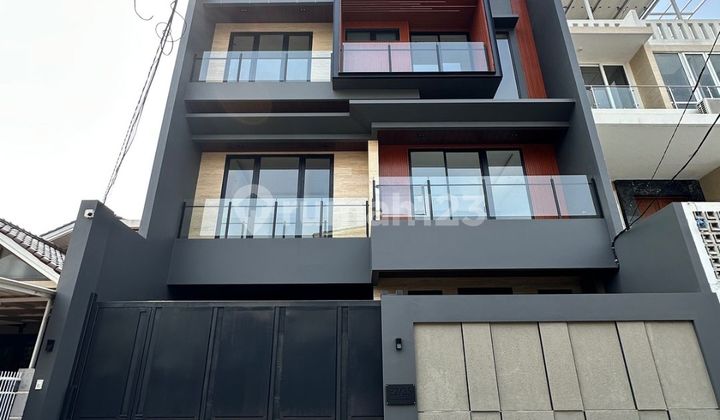 Puri Indah House, Area 190 M2, 5 Bedrooms, 3 Floors, Certificate of Ownership (SHM) Puri Indah House, Area 190 M2, 5 Bedrooms, 3 Floors, Certificate of Ownership (SHM)