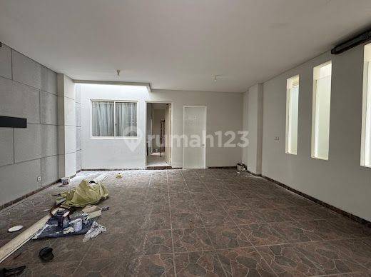Disewakan Rumah Alam Sutera Luas 300m 5kt 2