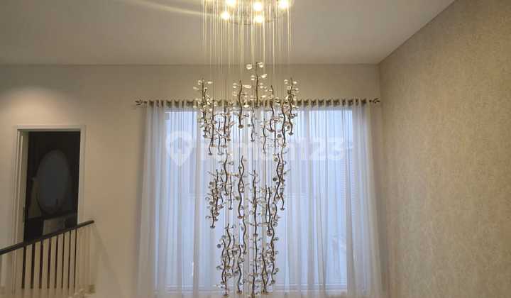 Riviera Puri , Tahap 3 , Luas 180 M2, Semi Furnished, Shm