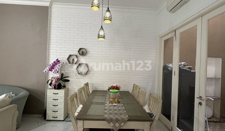 For Quick Sale: House in Nusaloka BSD, Area 159 M2, Hook, 5 Bedrooms, SHM 2