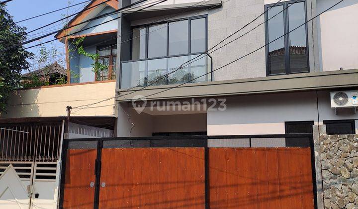 Sisa 1 Unit Lagi !!! Rumah Baru Meruya Luas 75 Dgn 3 Kt 3 Km. Row Jalan 2 Mobil Legaa. Timur Laut 2